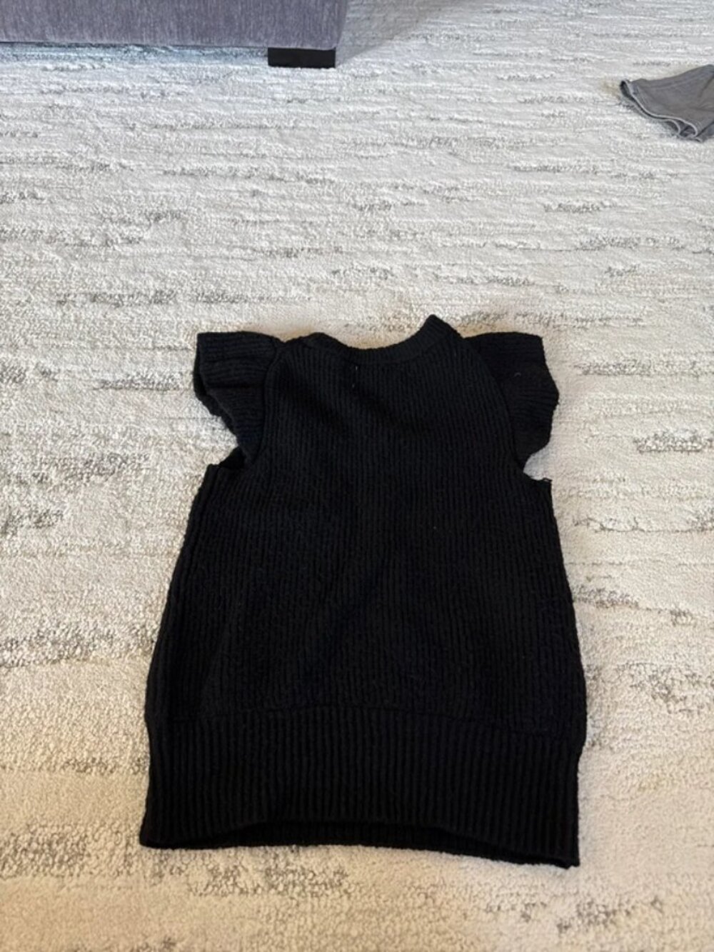 Black sweater - Picture 2 of 2
